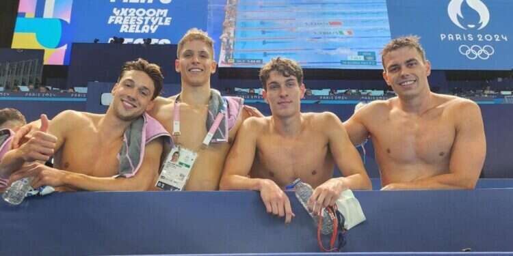 נבחרת השחיינים הישראלית לאחר העלייה לגמר. צילום: באדיבות הוועד האולימפי