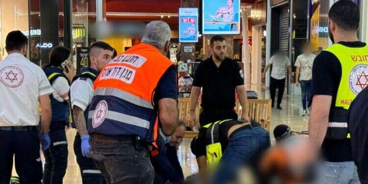 הפיגוע בכרמיאל: הנרצח הספיק לנטרל את המחבל – ונפל