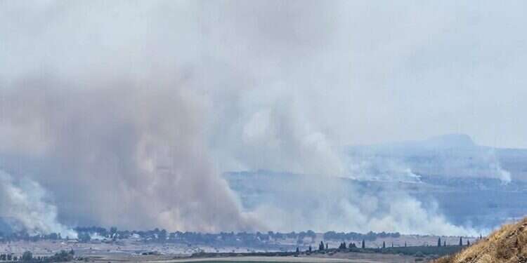שרפות לאחר שיגורי טילים בלבנון. צילום: דוברות כבאות והצלה המלחמה בצפון: מאות רקטות וכטב"מים נורו לצפון, עשרות שרפות משתוללות