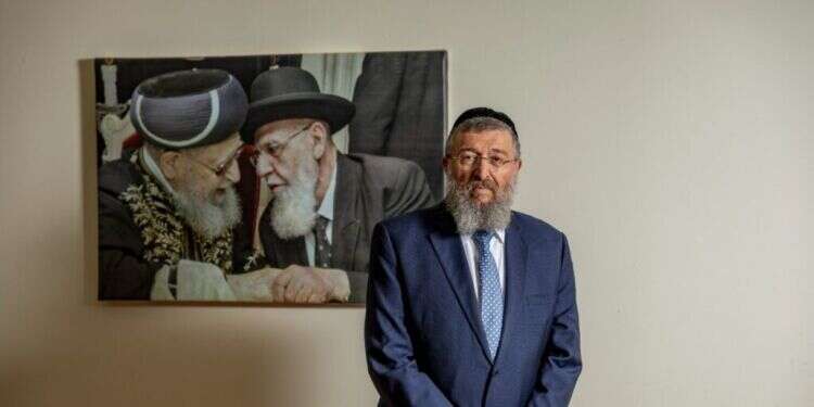 שר העבודה, יואב בן-צור. צילום: נעמה שטרן "אם היועמ"שית תורה לעצור את הסבסוד, אומר לה שזה מאוחר מדי"