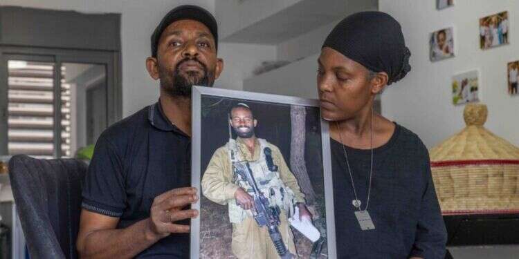 "עמנואל לא אמר לנו שהוא בעזה. הוא אמר לנו 'אני במחשבים'". ממיי ואנדייהו פלקה. צילום: יוסי אלוני