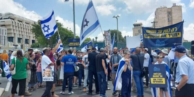 מחאת ימין, אילוסטרציה. צילום: אם תרצו "נטשתם חבל ארץ – תחזירו אותו בכוח גדול": יום המחאה של מפוני הצפון