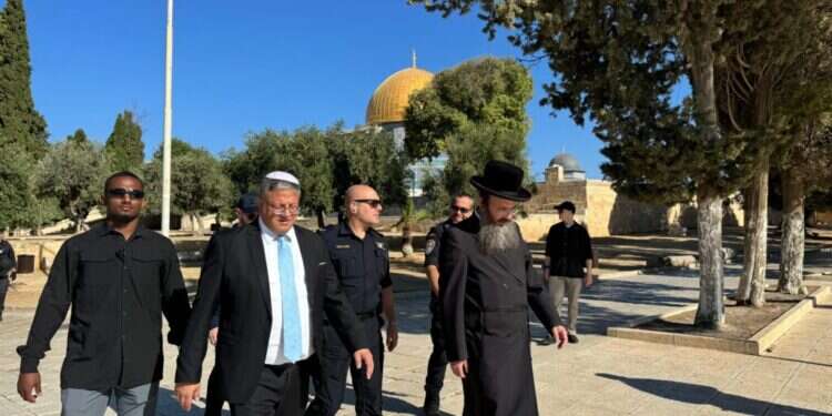 פרסום ראשון: השר לביטחון לאומי איתמר בן גביר עלה הבוקר להר הבית