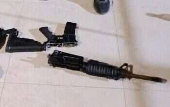 נשק שנתפס אצל חוליית ביר זית. צילום: דוברות שב סוכל פיגוע שתכננו סטודנטים מאוניברסיטת ביר זית, בהכוונה מטורקיה