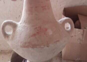 הכדים העתיקים. צילום: דוברות המשטרה אוצר של 200 כדים עתיקים נשדד – וחולץ מכפר פלסטיני