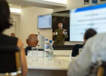 אלוף פיקוד המרכז אבי בלוט בשיחה עם ראשי הרשויות ביו אלוף פיקוד מרכז: "הקשר בין ההתיישבות למפקדי החטיבות – קריטי וחשוב"