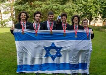 גאווה לאומית: חברי נבחרות ישראל במתמטיקה ובפיזיקה קטפו 11 מדליות אולימפיות