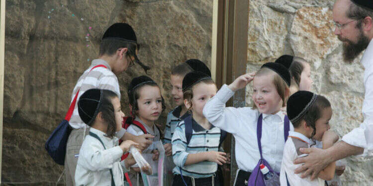 מחקר: לבוגרי החינוך הממלכתי-חרדי סיכוי גבוה יותר להשתלב בשוק העבודה