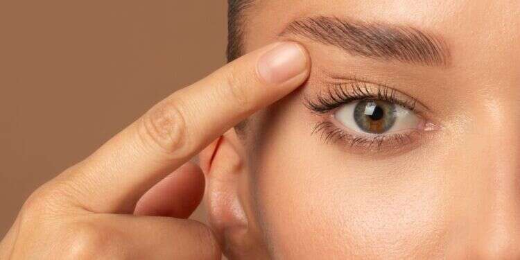 צילום: שאטרסטוק רופאים עונים: מה גורם לעוויתות בעפעפיים – ואיך לטפל בהן