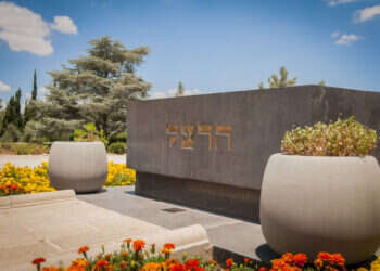 קברו של חוזה המדינה בנימין זאב הרצל, בהר הרצל. צילום:שאטרסטוק