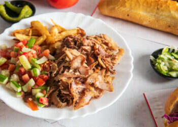 השווארמה של בני כחלון. צילום: יח"צ