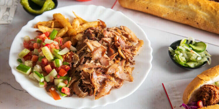 השווארמה של בני כחלון. צילום: יח"צ