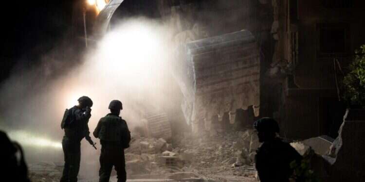 הריסת בית המחבל אחמד דוואבשה בדומא בזמן הטמנת מטענים: ארבעה מחבלים חוסלו מהאוויר בטול כרם