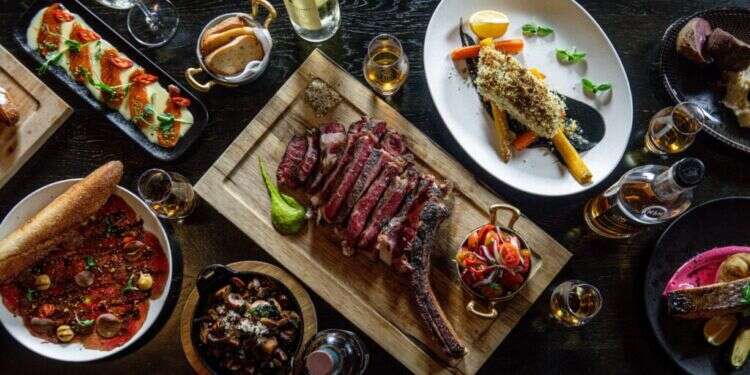 וויסקי בר מוזיאון. צילום: אסף קרלה שמונה מסעדות כשרות ומעולות בתל אביב