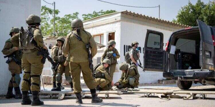 לוחמות איסוף קרבי באימון. צילום: דובר צה "זו הפעם הראשונה שהרגתי מחבל": לוחמות האיסוף וקרב 7 באוקטובר