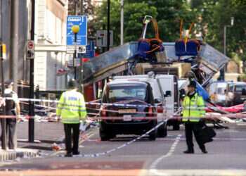 הטרוריסטים התגלו כבעלי אזרחות בריטית שגדלו והתחנכו במדינה. זירת הפיגוע בלונדון, יולי 2005. צילום: איי. אף. פי