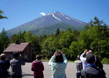 יפן: המחסום שנועד להסתיר את הנוף ולדלל תיירים – הוסר