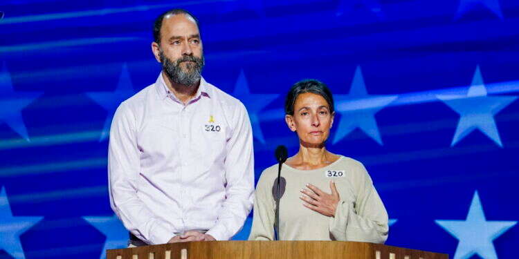 הוריו של הרש גולדברג-פולין בוועידה הדמוקרטית: "זה לא נושא פוליטי"