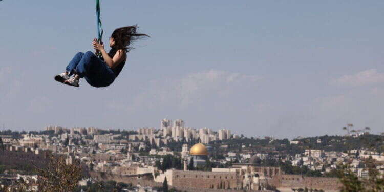 הקיץ עדיין כאן, אבל הטמפרטורות יורדות: תחזית מזג האוויר