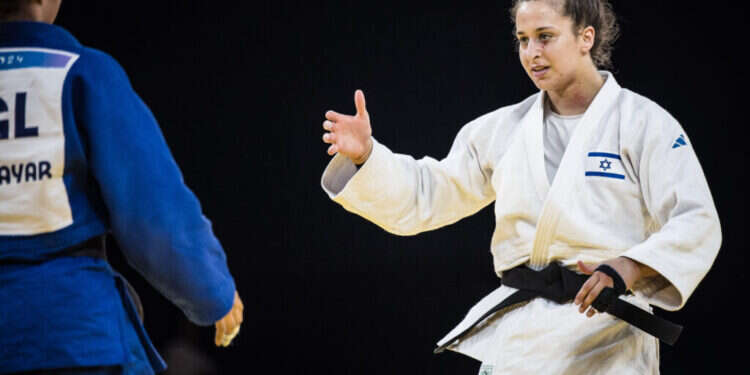 ענבר לניר. באדיבות הוועד האולימפי הישראלי ב-17:00: לניר תתחרה בחצי הגמר, פלצ'יק ייאבק על מדליה בבית הניחומים