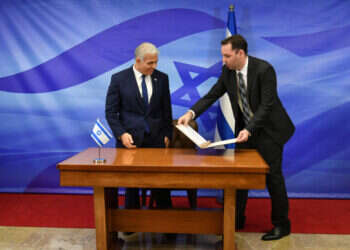 יאיר לפיד בטור מיוחד: לא חיזקתי את חיזבאללה