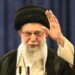 המנהיג העליון של איראן, עלי חמינאי. צילום: AFP איראן רואה בממשל החלש בארה"ב הזדמנות להשמיד את ישראל