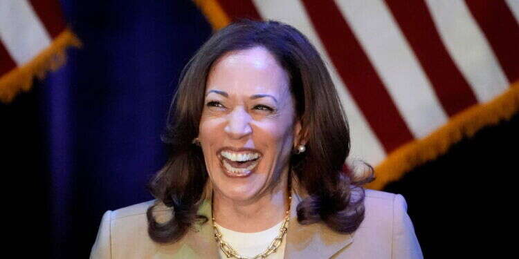 טראמפ: האריס "עשתה תפנית, והפכה לשחורה"