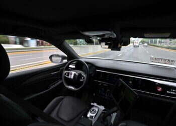 עוד לפני הבשלת הטכנולוגיה: ה"רובוטקסי" משתלט על רחובות סין