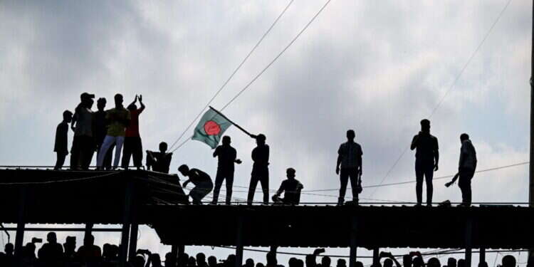 המחאה בבנגלדש הצליחה: ראש הממשלה ברחה – הצבא נטל את השלטון