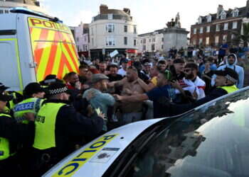 הפגנות נגד מהגרים בבריטניה. צילום: AFP
