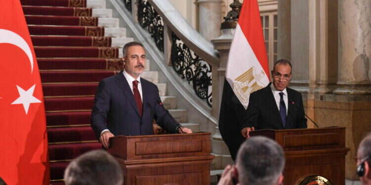 פניית פרסה? מצרים מתקרבת לאיראן ולטורקיה – וזה מדאיג