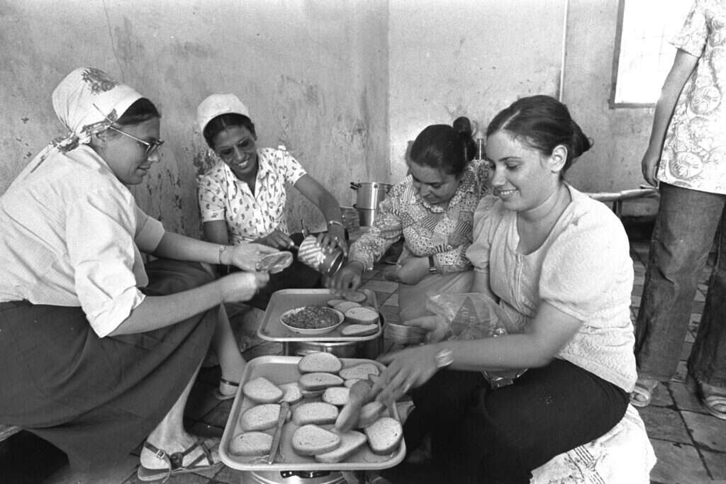נשות גוש אמונים בסבסטיה, 1974. צילום: יעקב סער, לע"מ