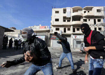 ערבים תועדו תוקפים יהודי בירושלים – המשטרה סגרה את התיק
