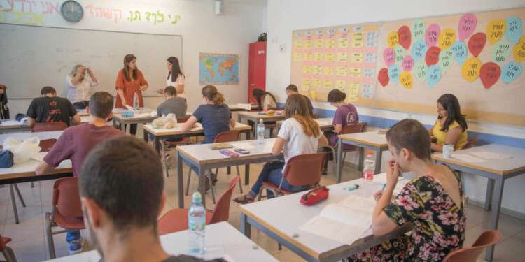 תלמידי תיכון. למצולמים אין קשר לכתבה. צילום: נעם רבקין פנטון, פלאש 90