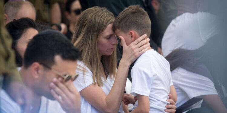 אשתו ובנו של אסף חממי ז לוין לאו"ם: הביעו עמדה בנוגע לסבלם העצום של הילדים הישראלים