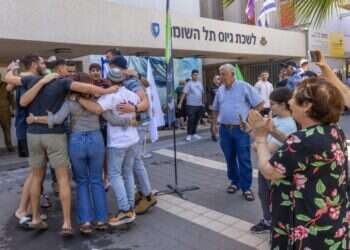 "מי שאומר שהוא לא מפחד – משקר, אבל יש לנו מדינה אחת": עם המתגייסים בבקו"ם