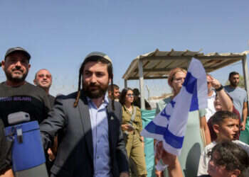 ח"כ צבי סוכות בבסיס שדה־תימן, ביום שני. צילום: דודו גרינשפן, פלאש 90