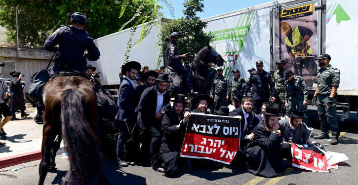 הפגנות בבקו רפורמה בתחום האפוטרופסות: לא עוד אישור בית משפט לכל בקשה