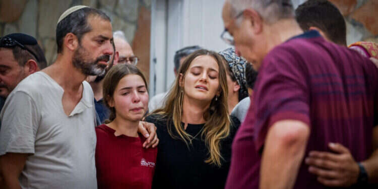 הלוויתו של יהונתן דויטש ז "עסקנו בבניין הבית הפרטי שלכם – ועכשיו חרב הבית": יהונתן דויטש הובא למנוחות