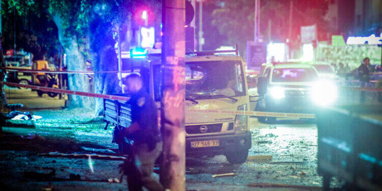 זירת הפיצוץ בתל-אביב. צילום: אבשלום ששוני, פלאש 90 הפיצוץ בתל אביב: "קרה לנו נס גם בזכות הקדושה של המקום"