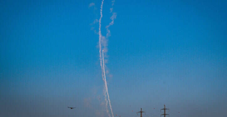 ירי מסיבי מלבנון, פגיעות ישירות בקצרין