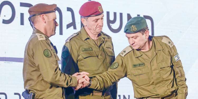 טקס חילופי ראש אמ טקס חילופי ראש אמ"ן בשבוע שעבר. מימין: אהרון חליוה, הרצי הלוי ושלומי בינדר. צילום: תומר נויברג, פלאש 90