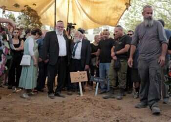 "לכי, הילדים מחכים לך": יורם מצגר, שנרצח בשבי, נטמן בקיבוצו ניר עוז