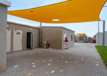 "ילדים לא צריכים לנסוע לכיתה 40 דקות תחת יירוטים"