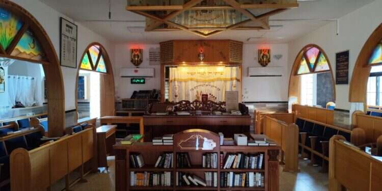 בית הכנסת במושב שתולה. צילום: לא אליהו איכה ישבה בדד: תשעה באב בבתי הכנסת בצפון הנטוש