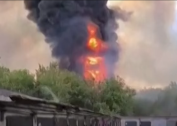 3 ימים אחרי המתקפה, השריפה במתקני הנפט הרוסיים עדיין משתוללת