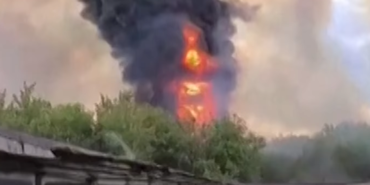 3 ימים אחרי המתקפה, השריפה במתקני הנפט הרוסיים עדיין משתוללת