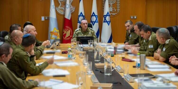 ערב הדיון בבג"ץ נפתרה הסוגיה פורום מטכ"ל, השבוע. צילום: דובר צה"ל