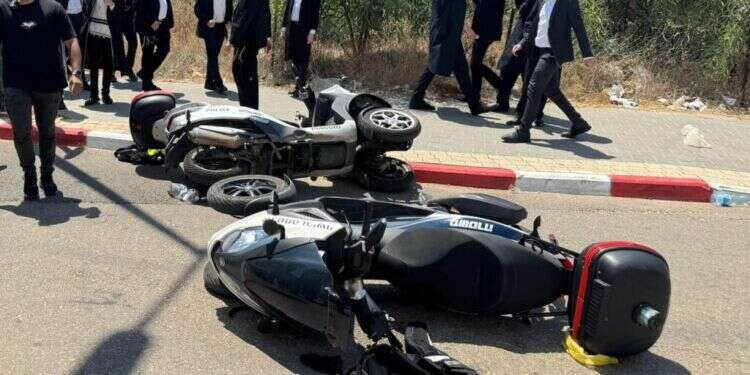 אופנועי משטרה שניזוקו בהפגנה נגד גיוס חרדים בבקו סיכום ההפגנה בבקו"ם: 21 מפירי סדר נעצרו – 3 שוטרים נפצעו
