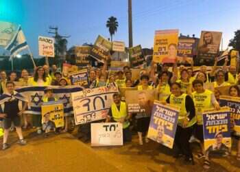 אלפים במפגן אחדות ב-100 צמתים ברחבי הארץ: "כדי שהבית לא יתפרק"